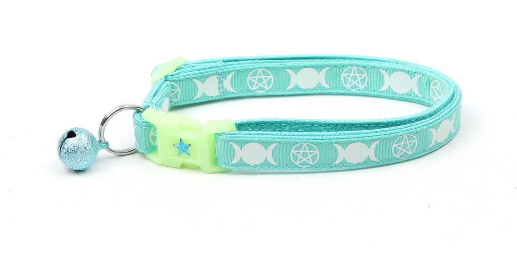 מכשפה מוכרת על קולר חתול אקווה